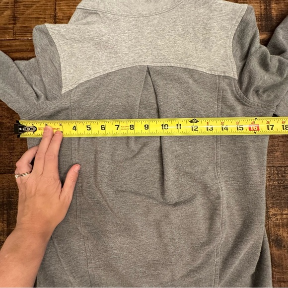 Heathered Gray Lululemon Coast Wrap- EUC - Picture 5 of 9